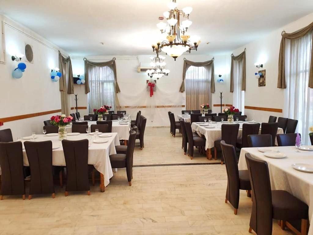 Hotel Marion Dumbraveni  Buitenkant foto