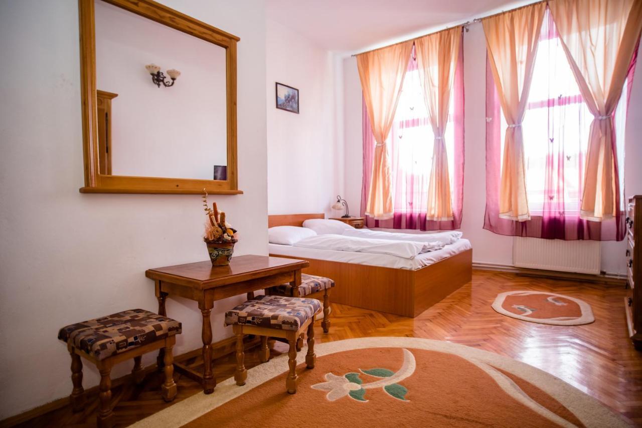 Hotel Marion Dumbraveni  Buitenkant foto