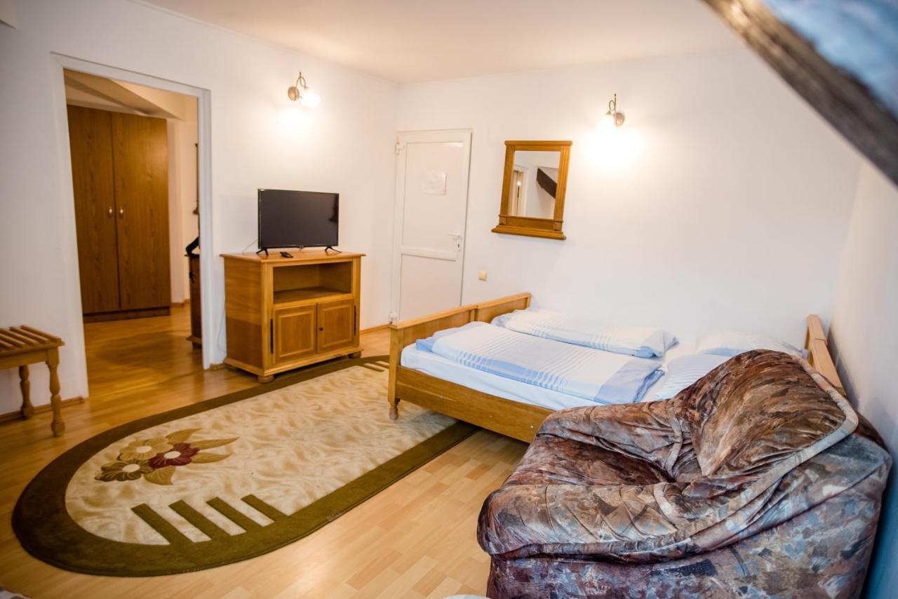 Hotel Marion Dumbraveni  Buitenkant foto