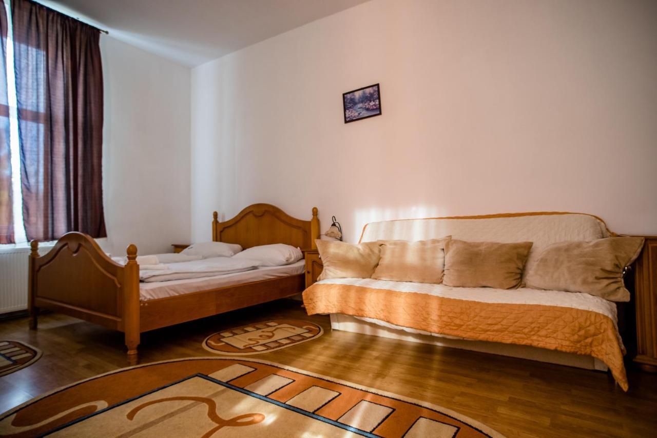 Hotel Marion Dumbraveni  Buitenkant foto