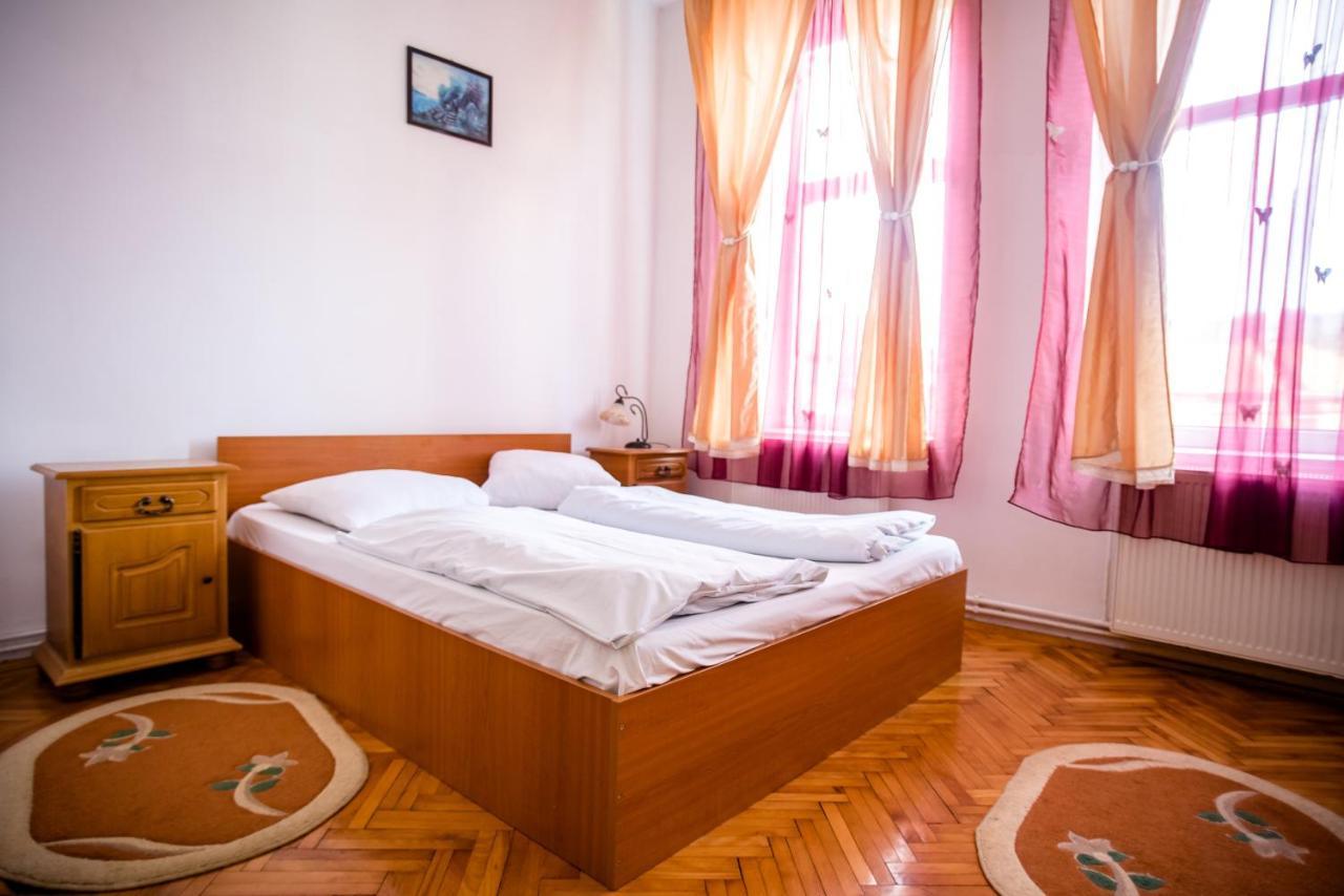 Hotel Marion Dumbraveni  Buitenkant foto