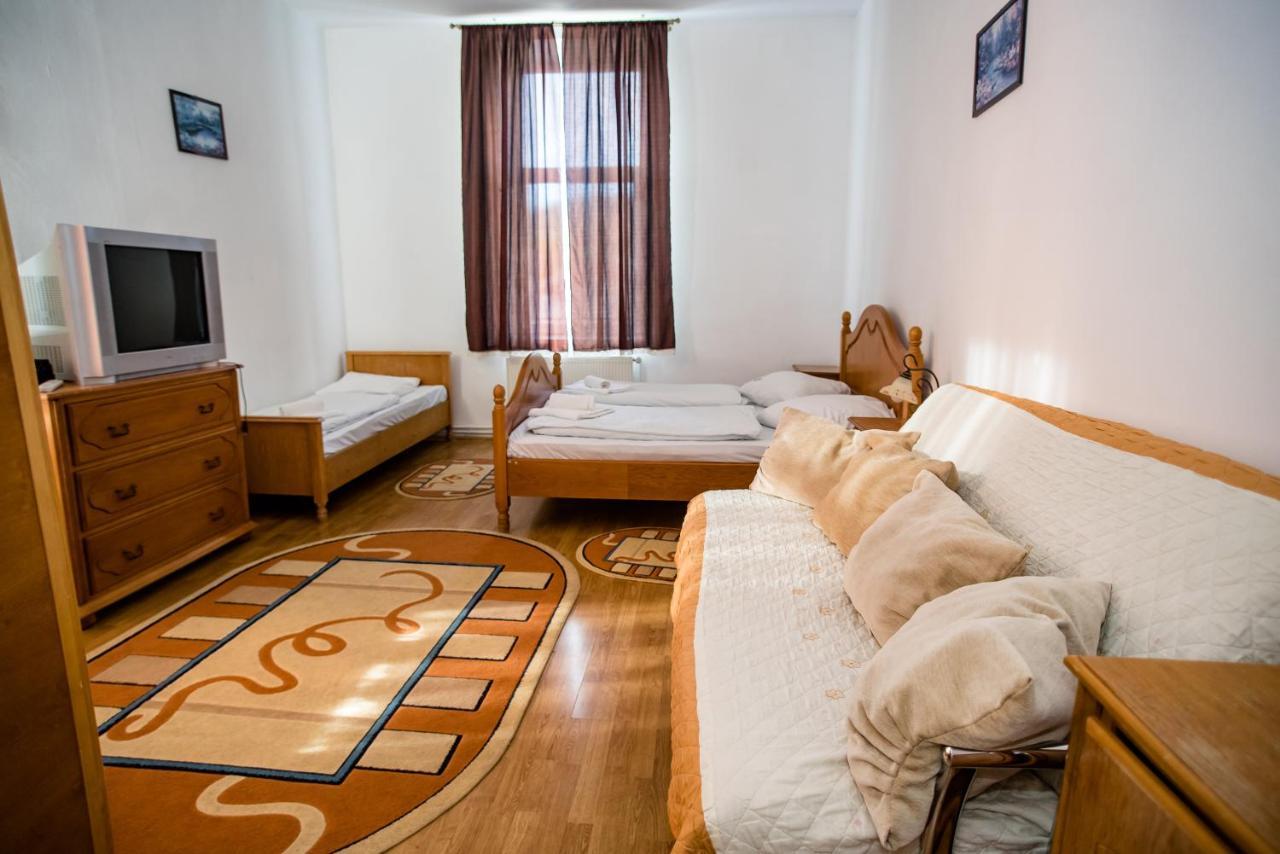 Hotel Marion Dumbraveni  Buitenkant foto