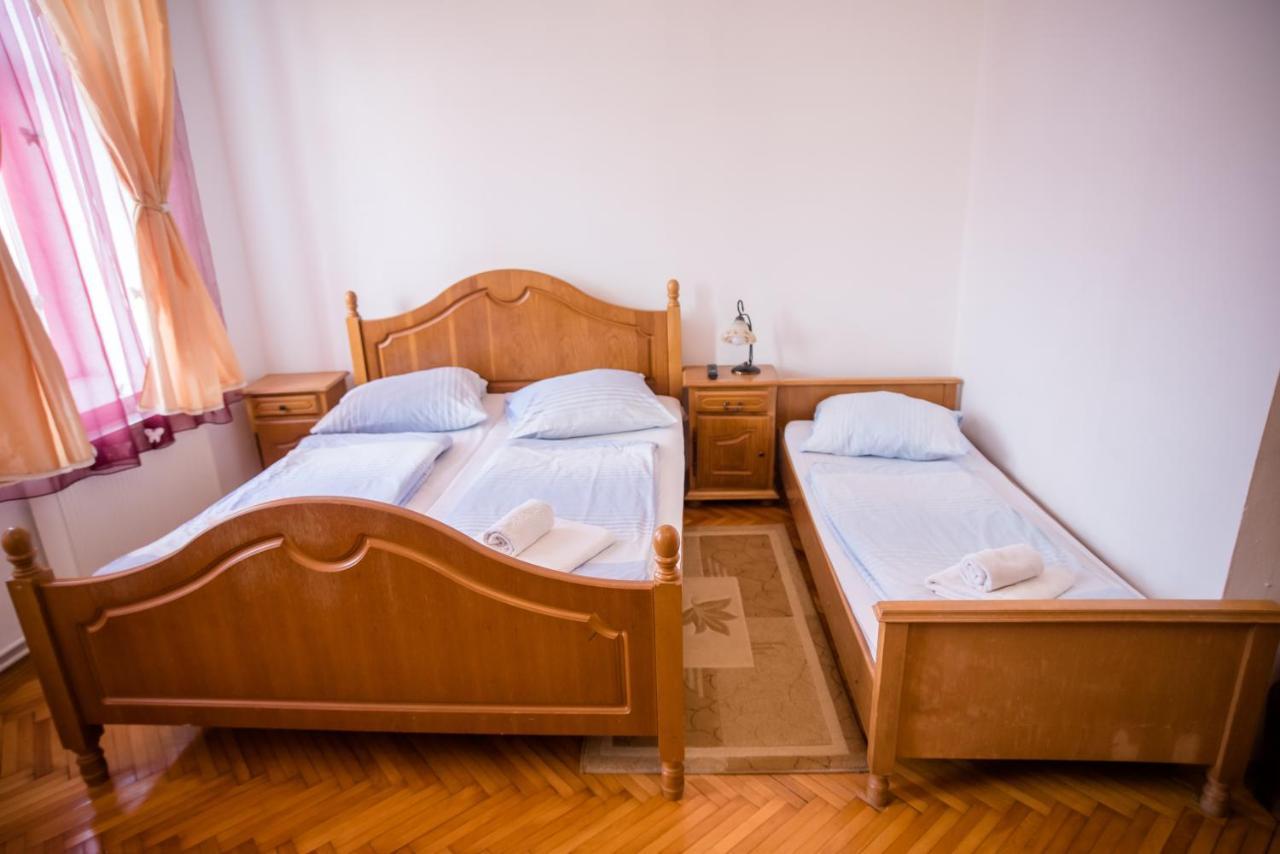 Hotel Marion Dumbraveni  Buitenkant foto