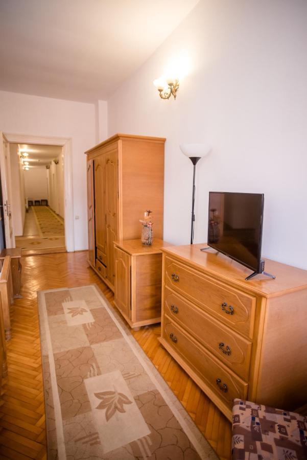 Hotel Marion Dumbraveni  Buitenkant foto