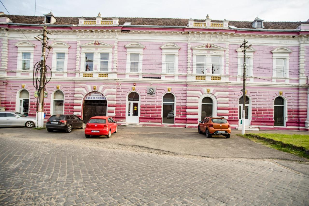 Hotel Marion Dumbraveni  Buitenkant foto