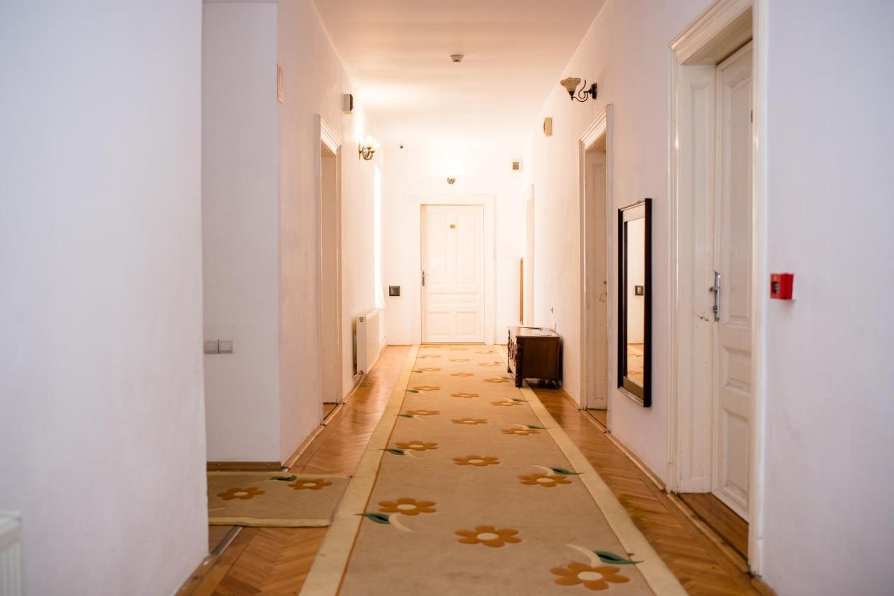 Hotel Marion Dumbraveni  Buitenkant foto