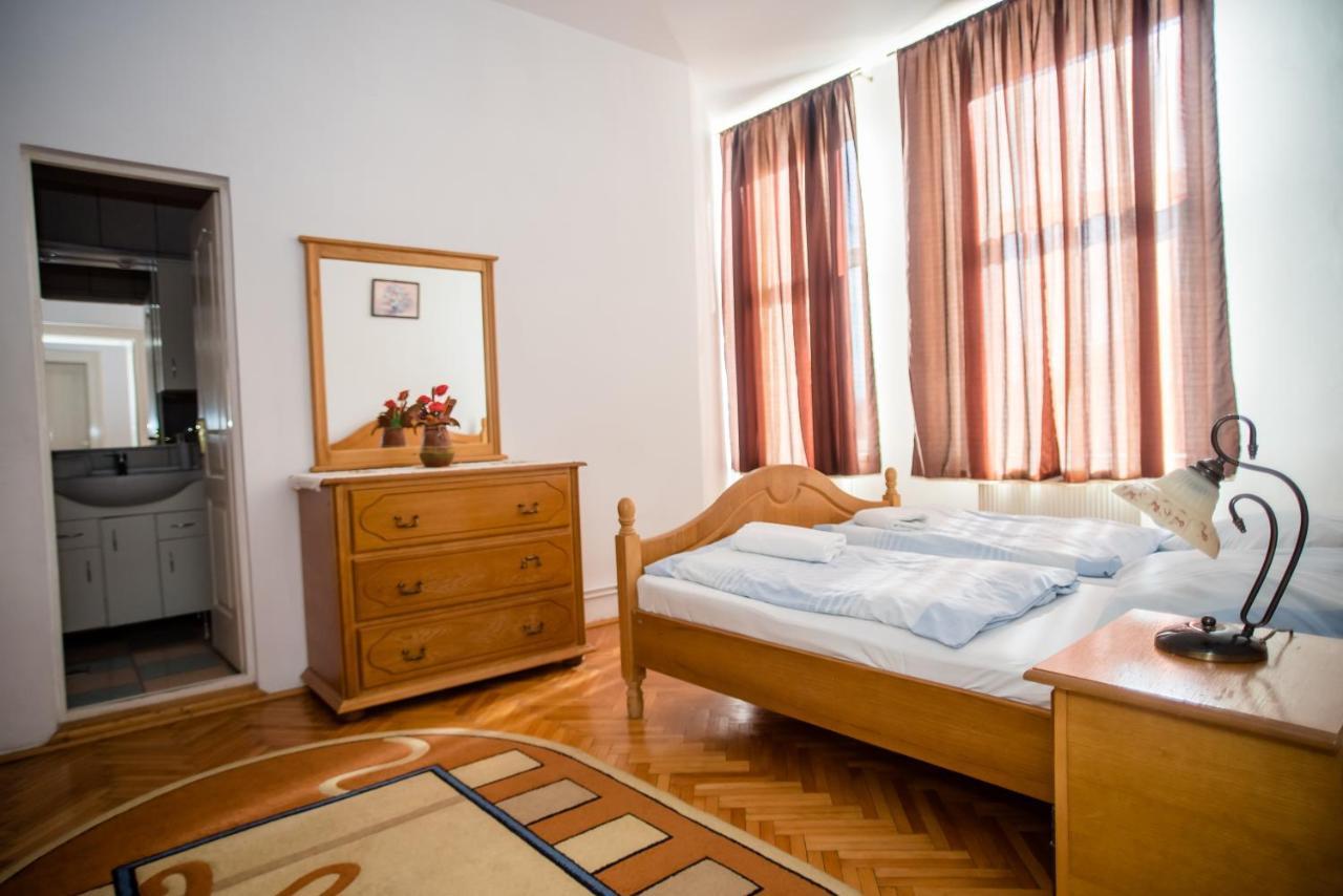 Hotel Marion Dumbraveni  Buitenkant foto