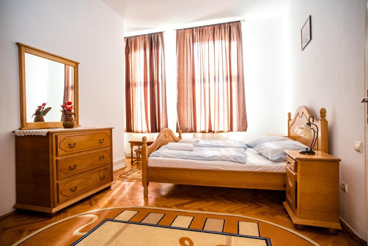 Hotel Marion Dumbraveni  Buitenkant foto