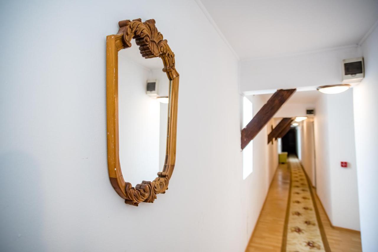 Hotel Marion Dumbraveni  Buitenkant foto